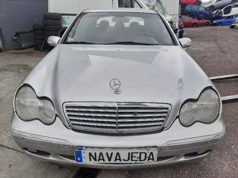 mercedes-benz clase c (w203) berlina del año 2001
