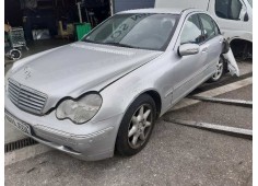 mercedes-benz clase c (w203) berlina del año 2001 2