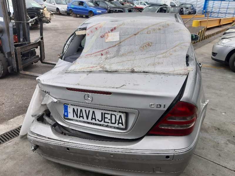 mercedes-benz clase c (w203) berlina del año 2001