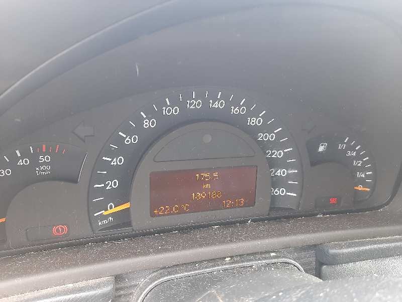 mercedes-benz clase c (w203) berlina del año 2001