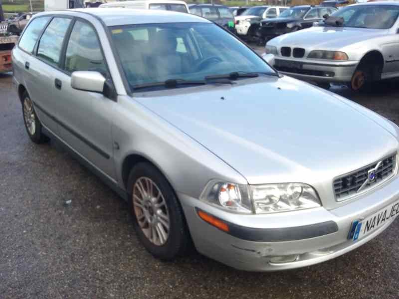 volvo v40 familiar del año 2003