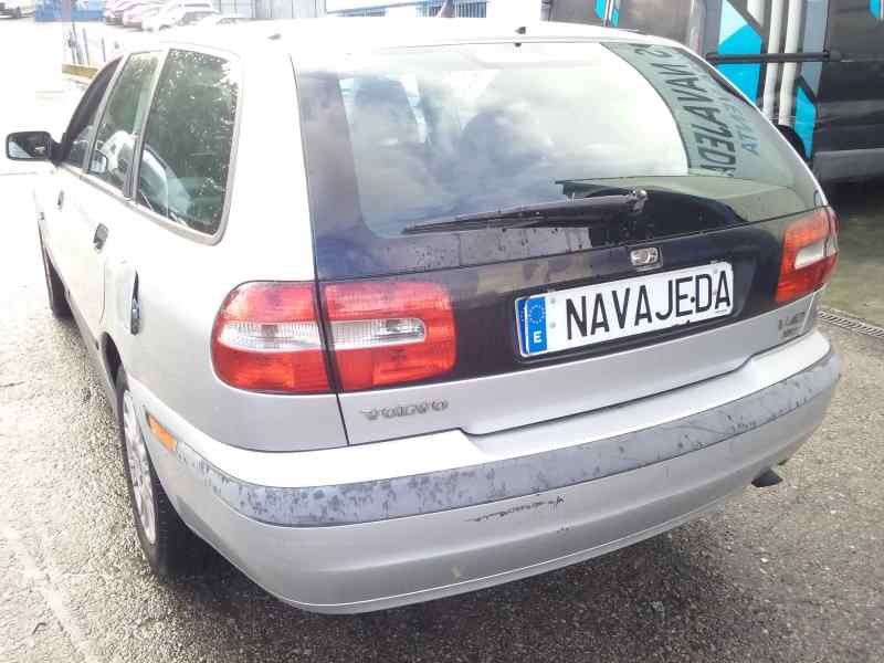 volvo v40 familiar del año 2003