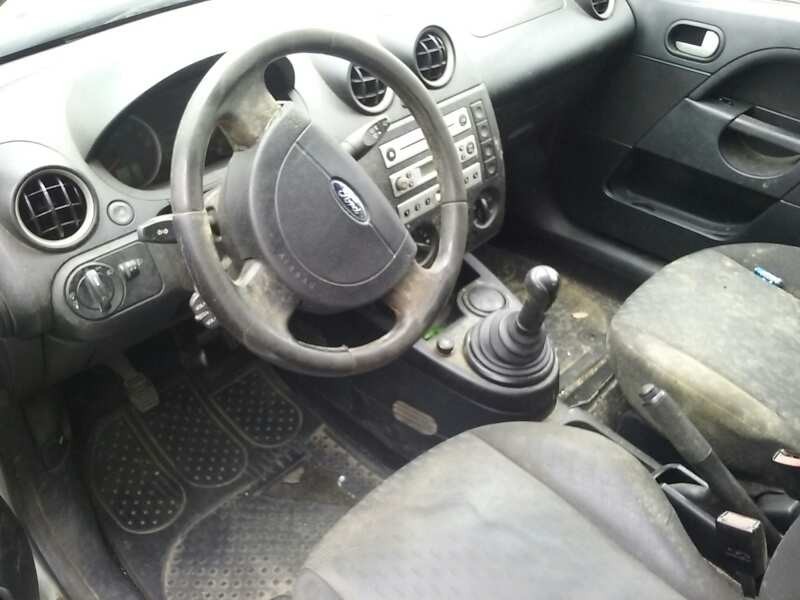 ford fiesta (cbk) del año 2004