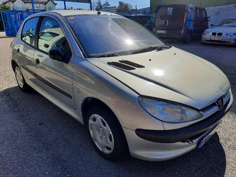 peugeot 206 berlina del año 2002