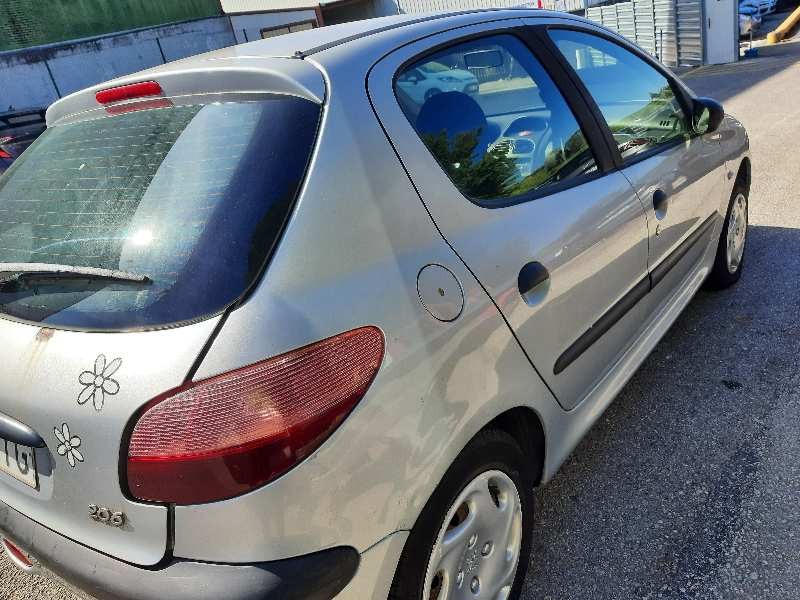 peugeot 206 berlina del año 2002