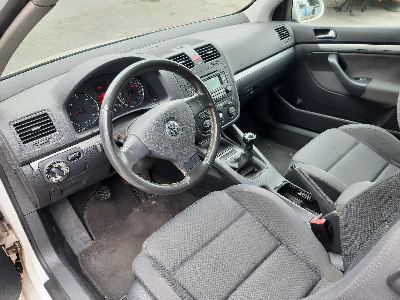 volkswagen golf v berlina (1k1) del año 2004