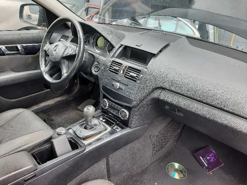 mercedes-benz clase c (w204) berlina del año 2007