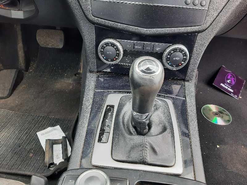 mercedes-benz clase c (w204) berlina del año 2007