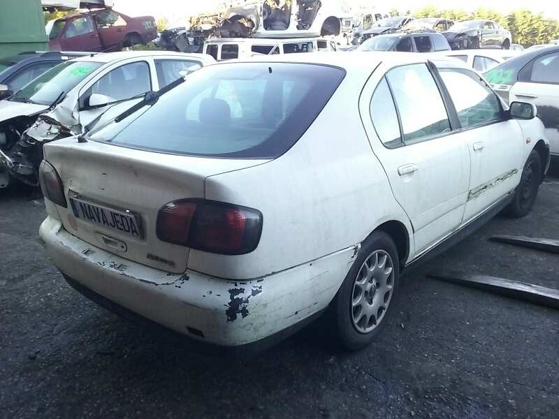 nissan primera berlina (p11) del año 2001