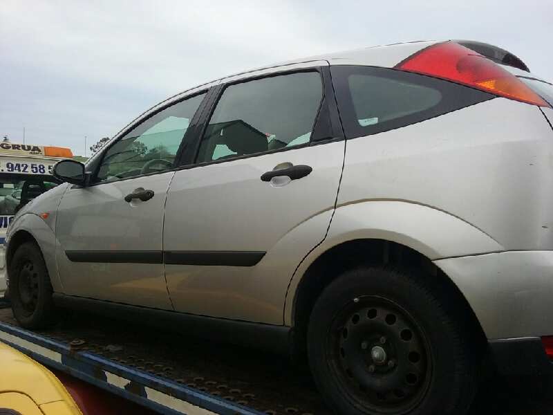 ford focus berlina (cak) del año 2001