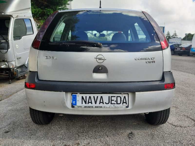 opel corsa c del año 2001