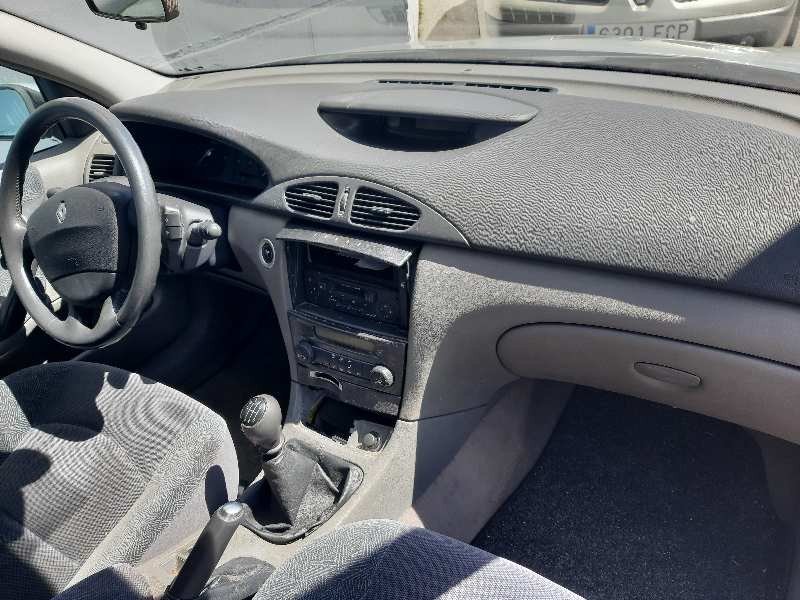 renault laguna ii (bg0) del año 2001