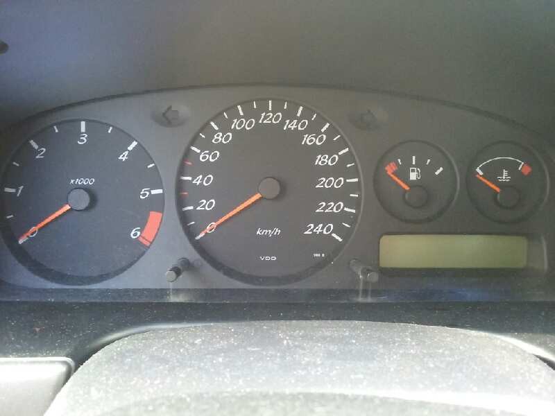 nissan primera berlina (p11) del año 2000