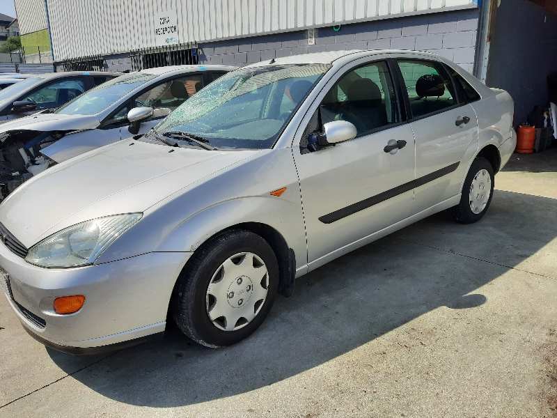ford focus berlina (cak) del año 2001