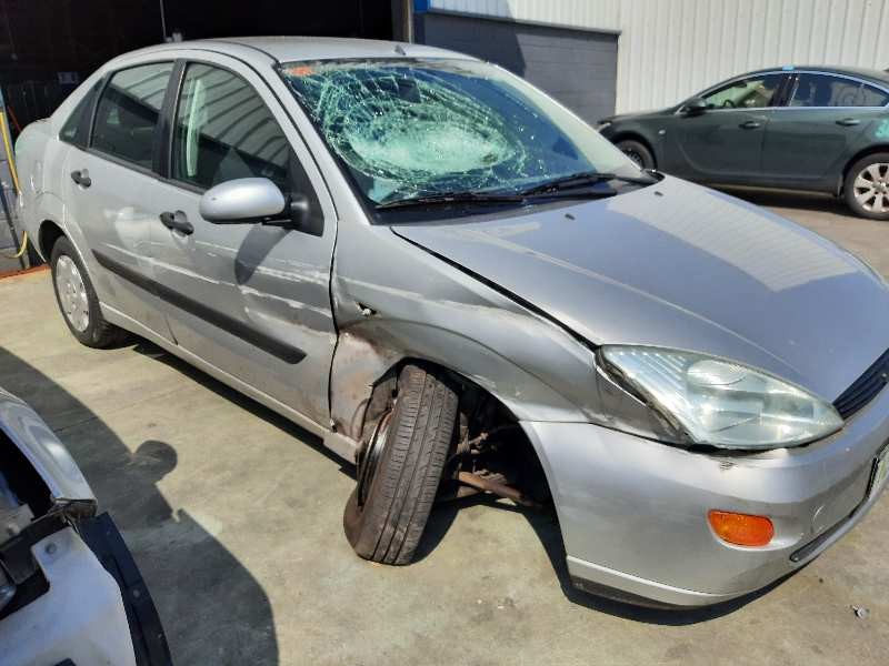 ford focus berlina (cak) del año 2001