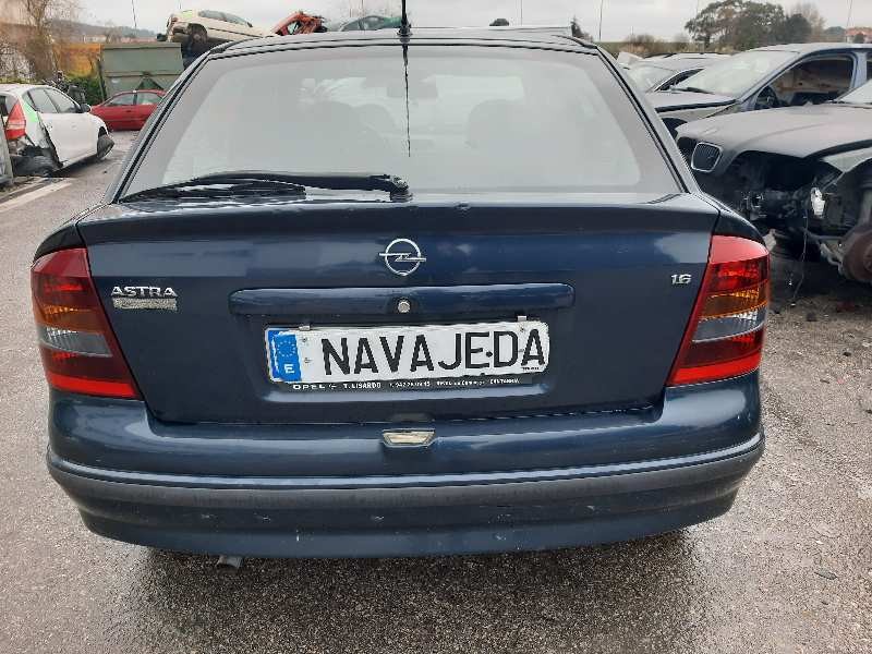 opel astra g berlina del año 2002