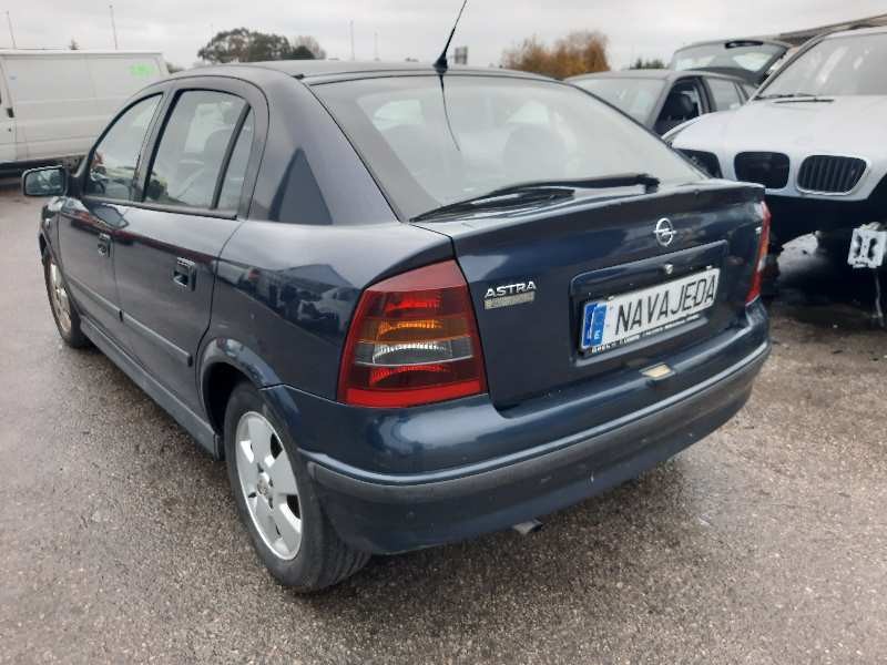 opel astra g berlina del año 2002