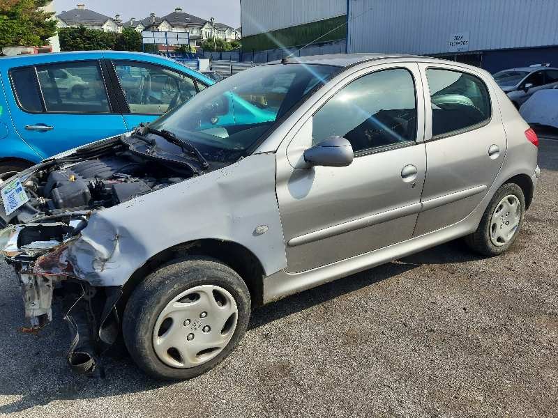 peugeot 206 berlina del año 2001