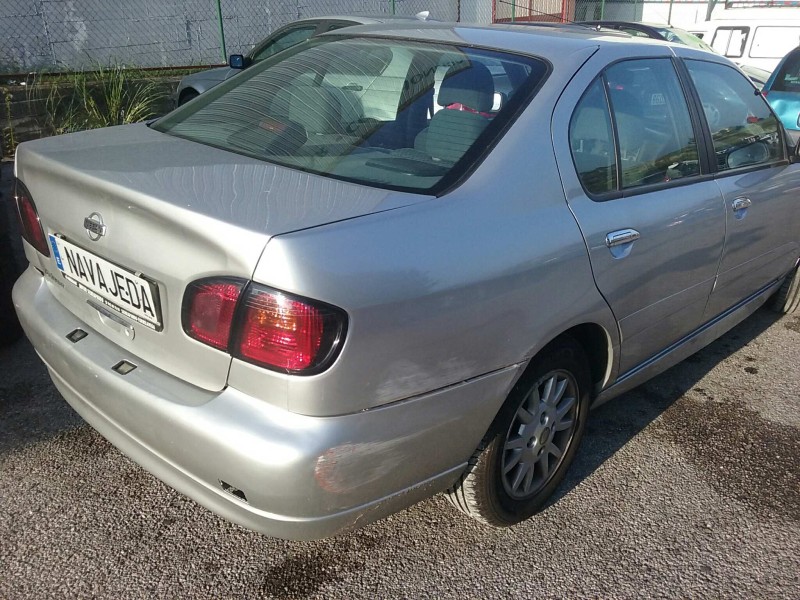 nissan primera berlina (p11) del año 2001