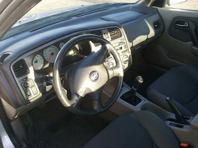 nissan primera berlina (p11) del año 2001