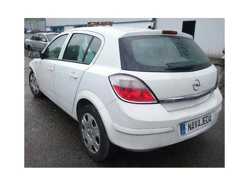 opel astra h berlina del año 2004