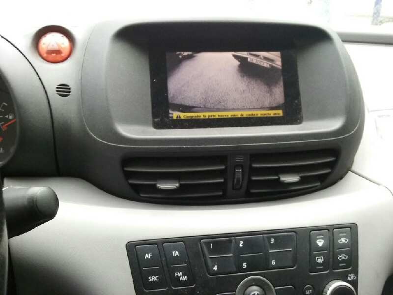 nissan almera tino (v10m) del año 2004