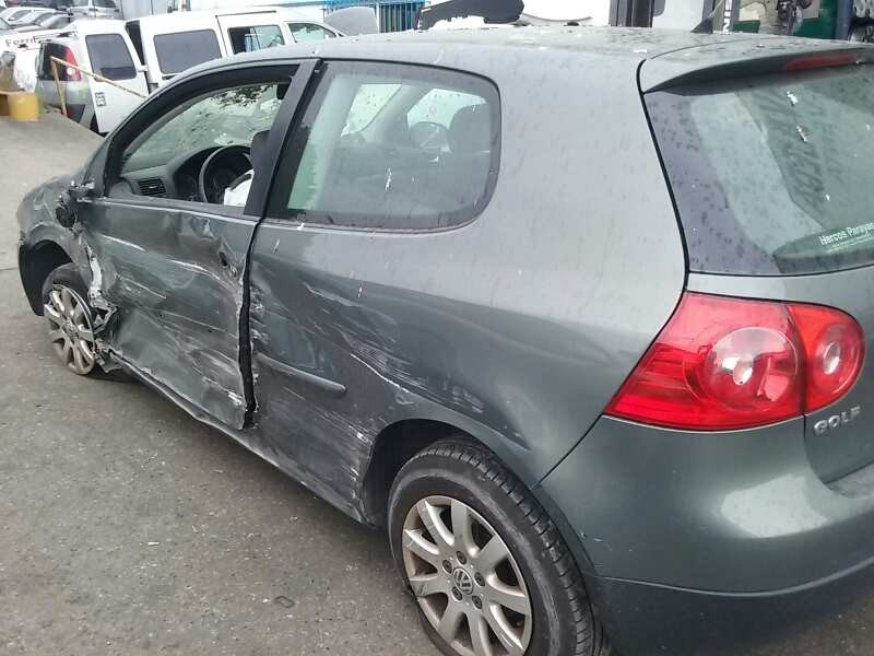 volkswagen golf v berlina (1k1) del año 2005
