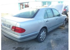 mercedes-benz clase e (w210) berlina del año 1997 2
