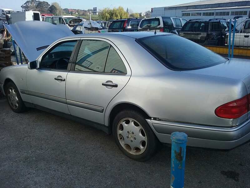 mercedes-benz clase e (w210) berlina del año 1997