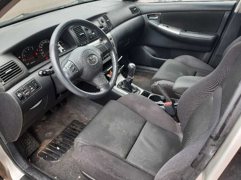 toyota corolla (e12) del año 2004