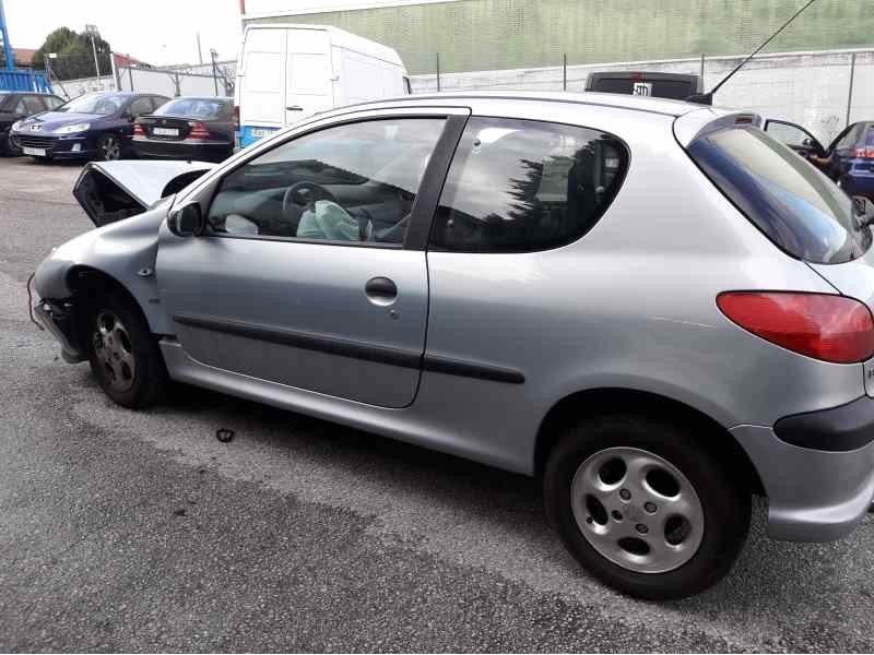 peugeot 206 berlina del año 2000