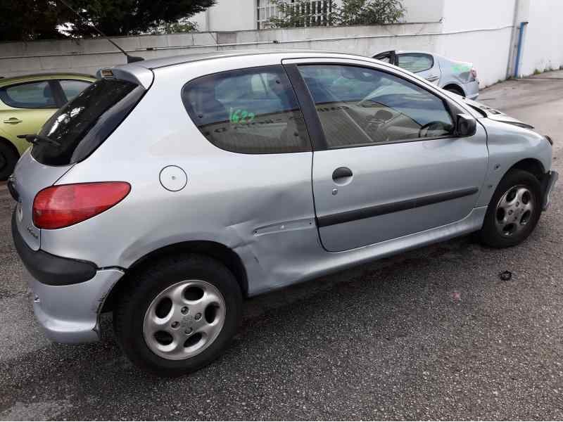 peugeot 206 berlina del año 2000