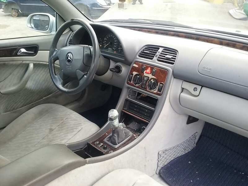 mercedes-benz clase clk (w208) coupe del año 1998