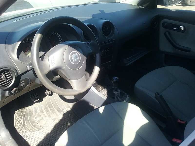 seat ibiza (6l1) del año 2002