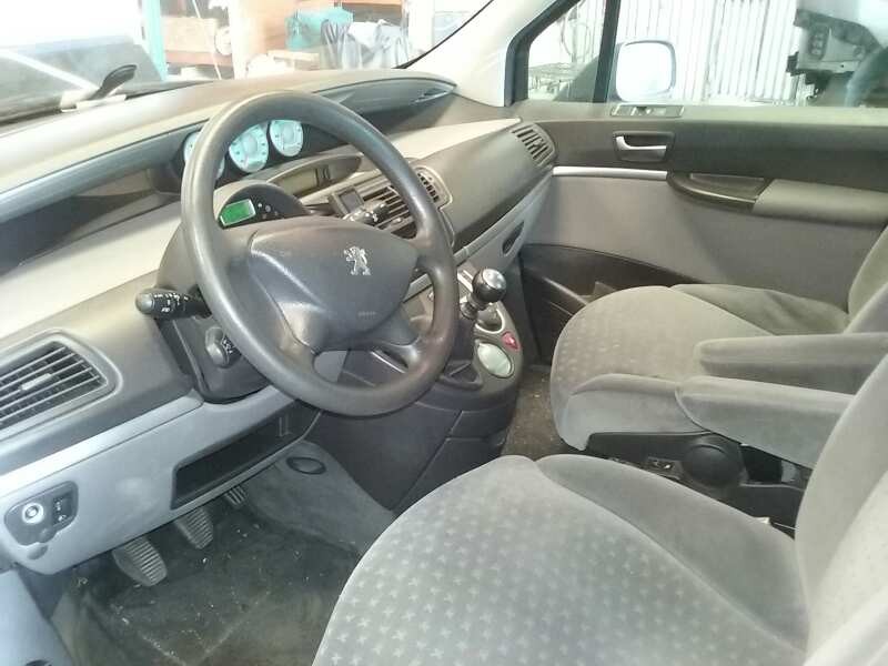 peugeot 807 del año 2004