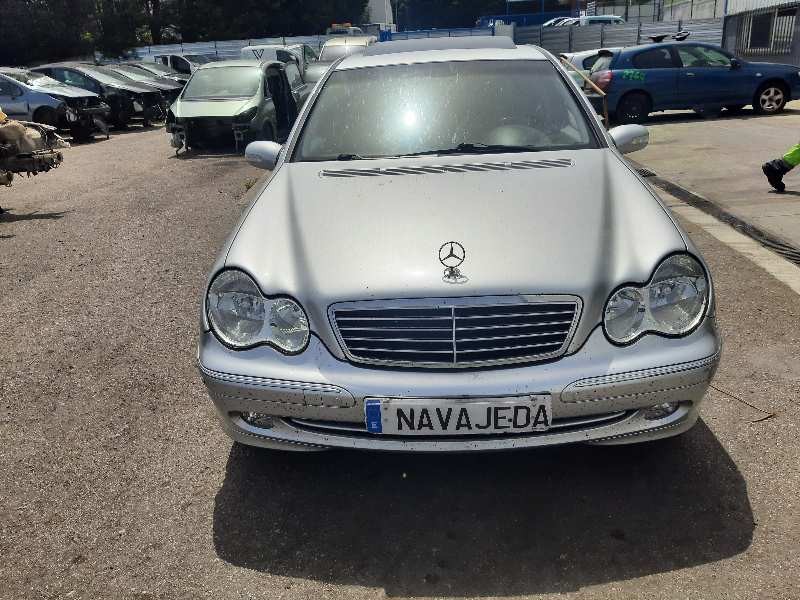 mercedes-benz clase c (w203) berlina del año 2004