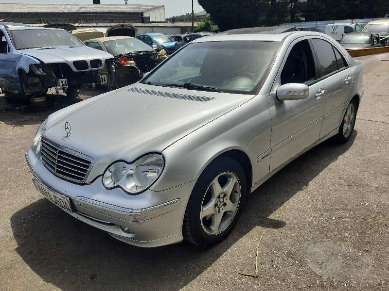 mercedes-benz clase c (w203) berlina del año 2004