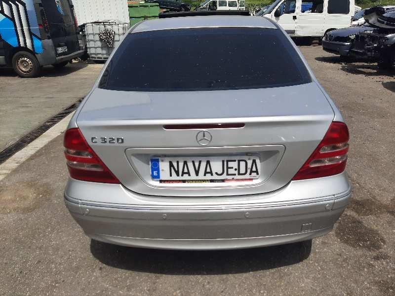 mercedes-benz clase c (w203) berlina del año 2004