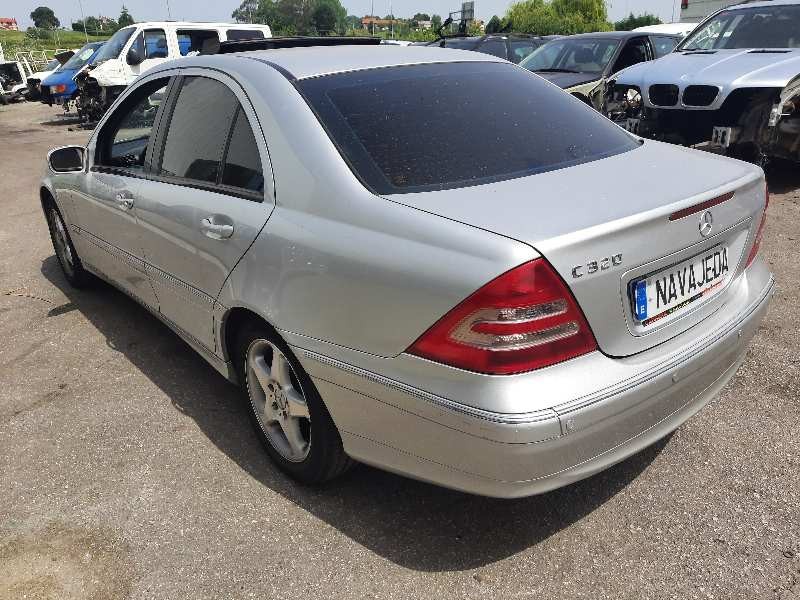 mercedes-benz clase c (w203) berlina del año 2004
