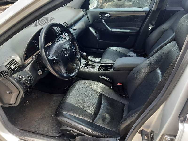 mercedes-benz clase c (w203) berlina del año 2004