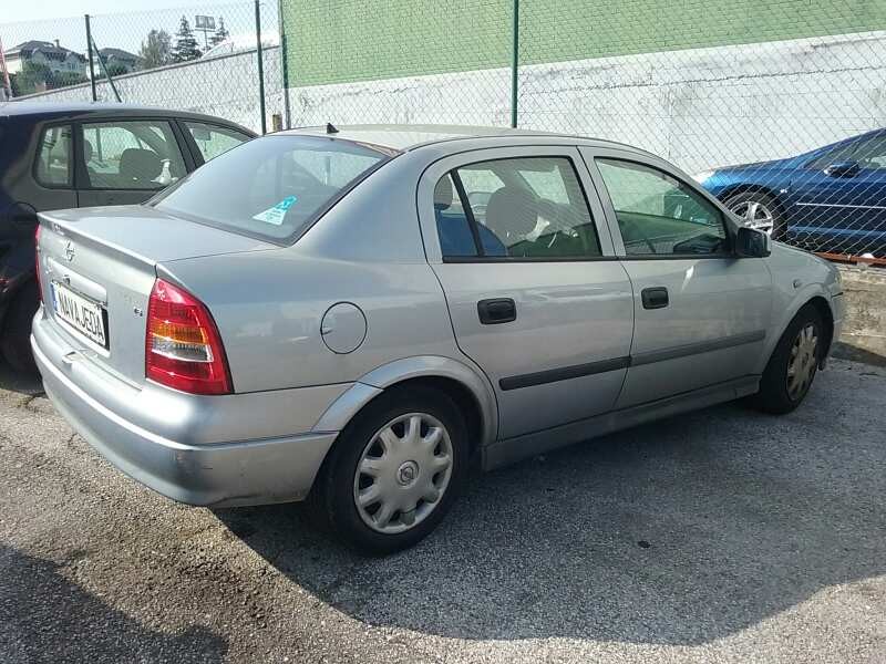 opel astra g berlina del año 2001