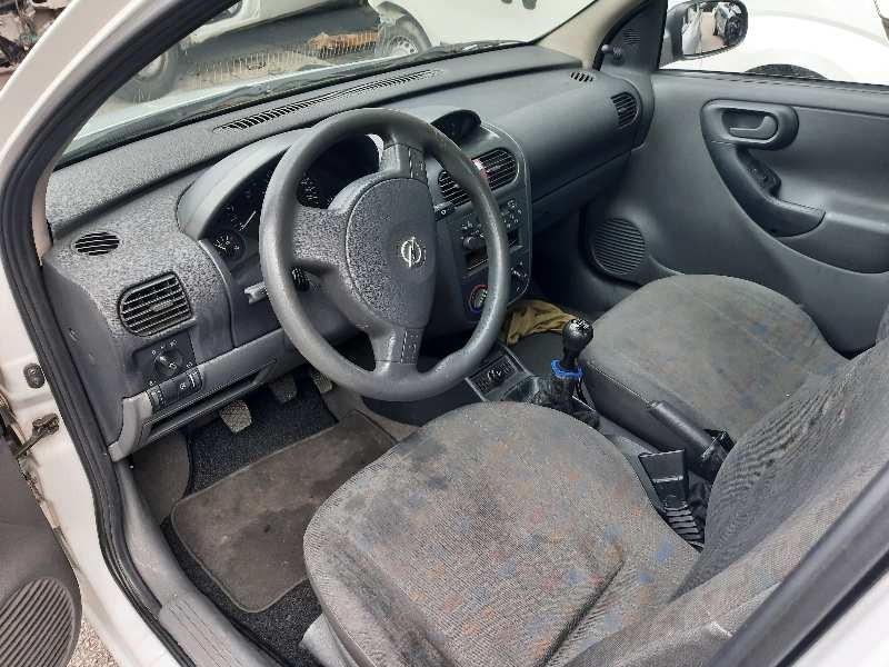 opel corsa c del año 2001