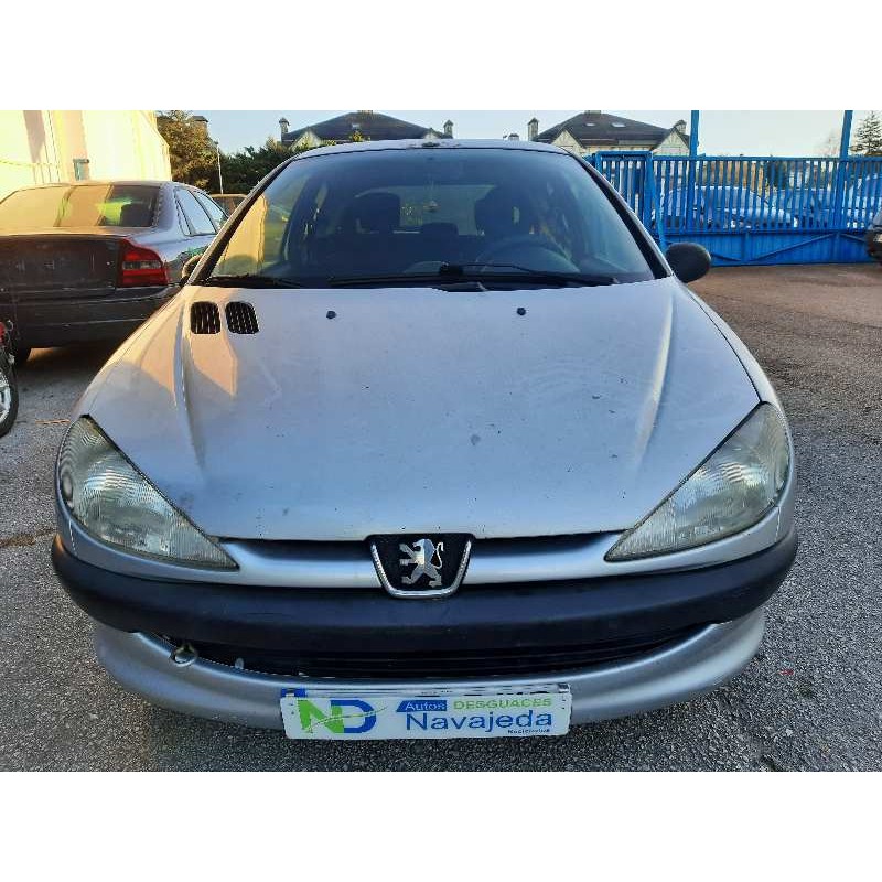 peugeot 206 berlina del año 2002