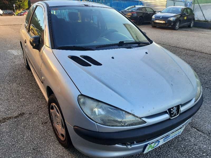 peugeot 206 berlina del año 2002