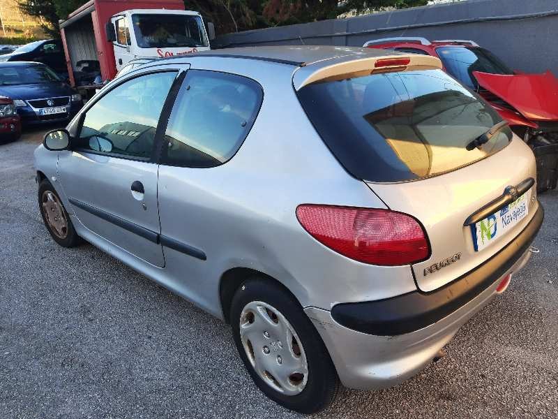 peugeot 206 berlina del año 2002