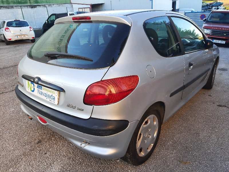 peugeot 206 berlina del año 2002