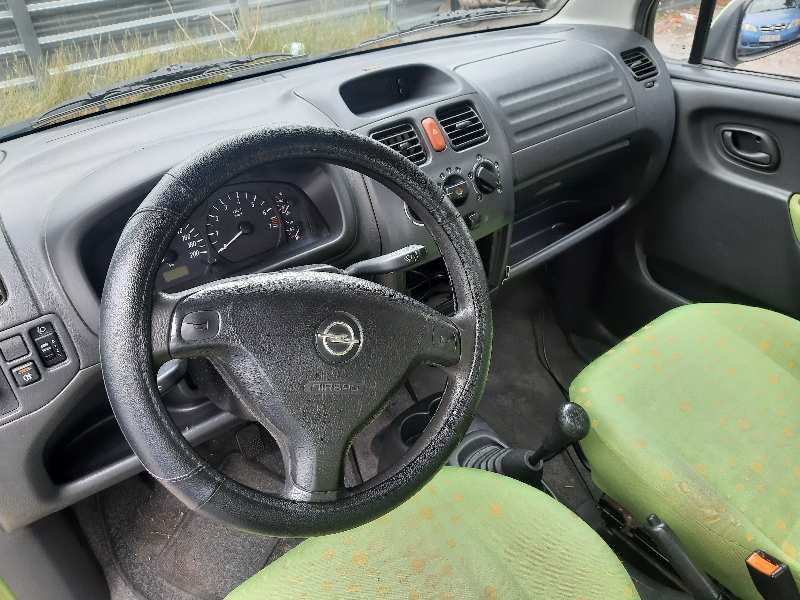 opel agila del año 2003