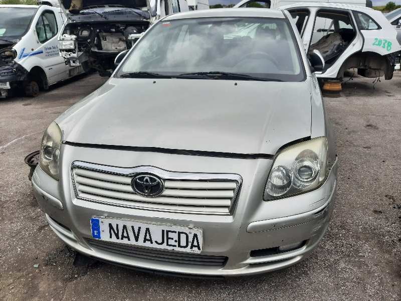 toyota avensis berlina (t25) del año 2003