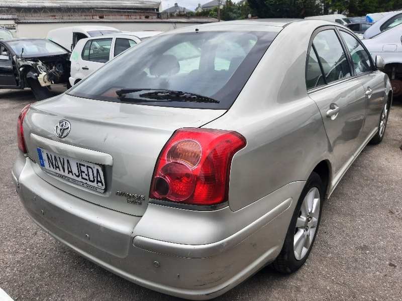 toyota avensis berlina (t25) del año 2003