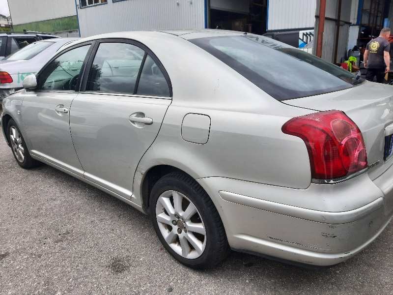 toyota avensis berlina (t25) del año 2003